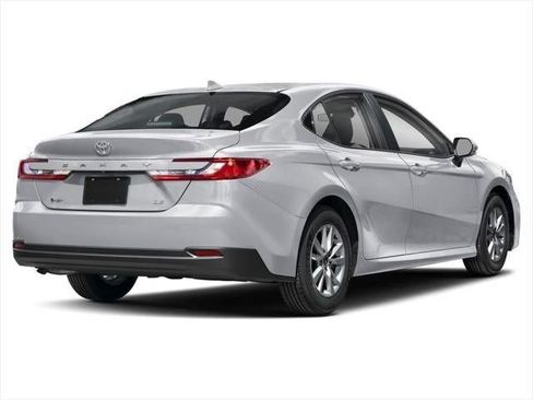 Certified 2025 Toyota Camry LE FWD image 4