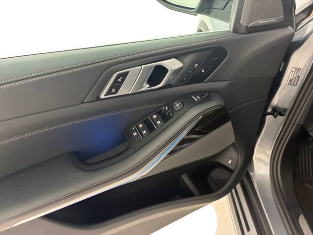 Used 2025 BMW X5 xDrive50e AWD/4WD image 13