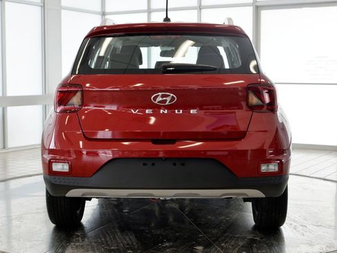 Used 2023 Hyundai Venue Limited image 7
