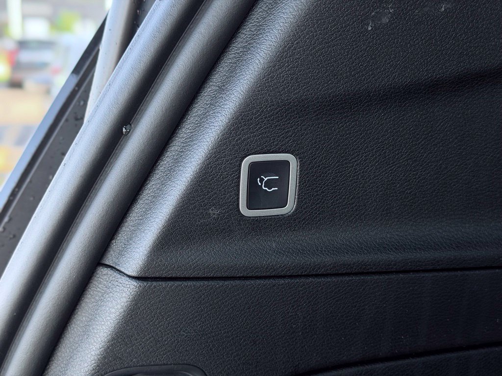 Certified 2025 Chrysler Pacifica Limited FWD image 15