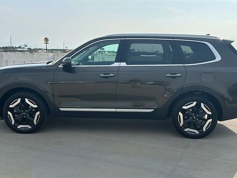 Used 2025 Kia Telluride S FWD image 10