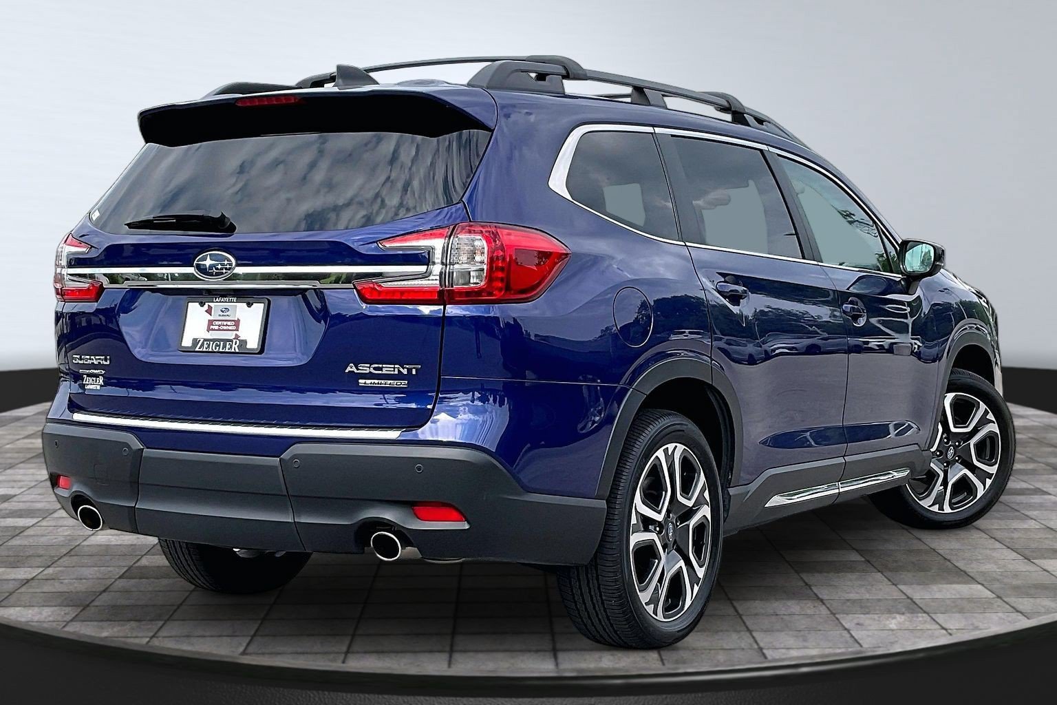 Used 2026 Subaru Ascent Limited AWD/4WD image 2