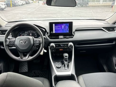 Used 2025 Toyota RAV4 LE AWD/4WD image 14