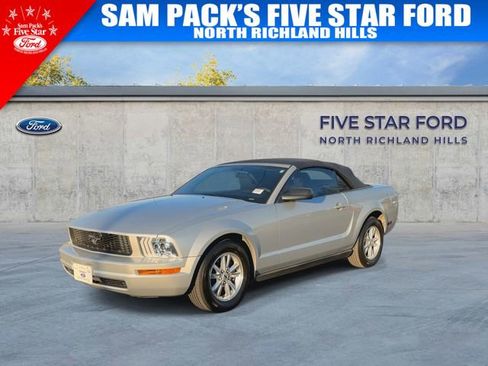 Used 2007 Ford Mustang Deluxe image 4