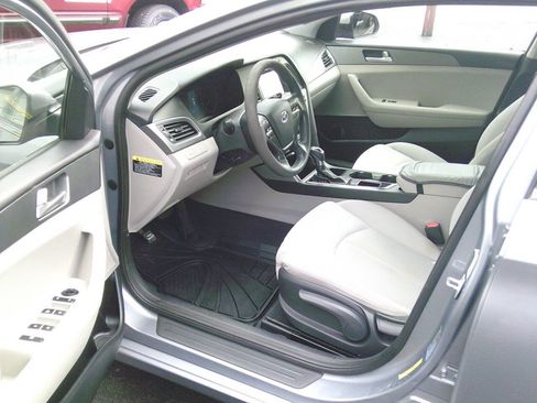 Used 2016 Hyundai Sonata SE image 8