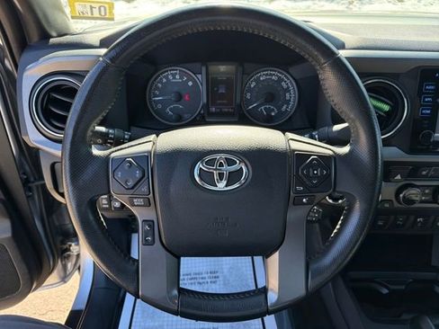 Used 2017 Toyota Tacoma TRD Off-Road w/ Premium & Technology Package image 16