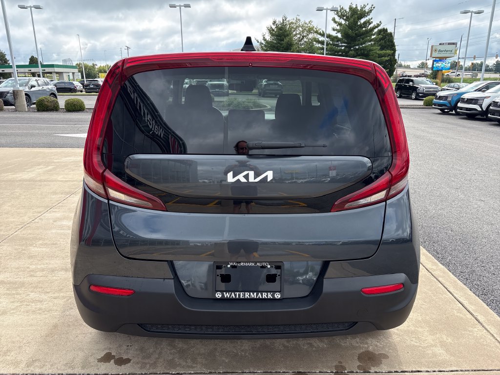 Used 2022 Kia Soul LX w/ Technology Package FWD image 4