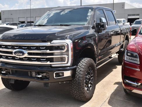 Used 2024 Ford F250 Platinum AWD/4WD image 2