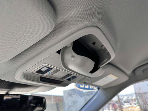 Certified 2022 Ford Explorer XLT w/ Equipment Group 202A image 28