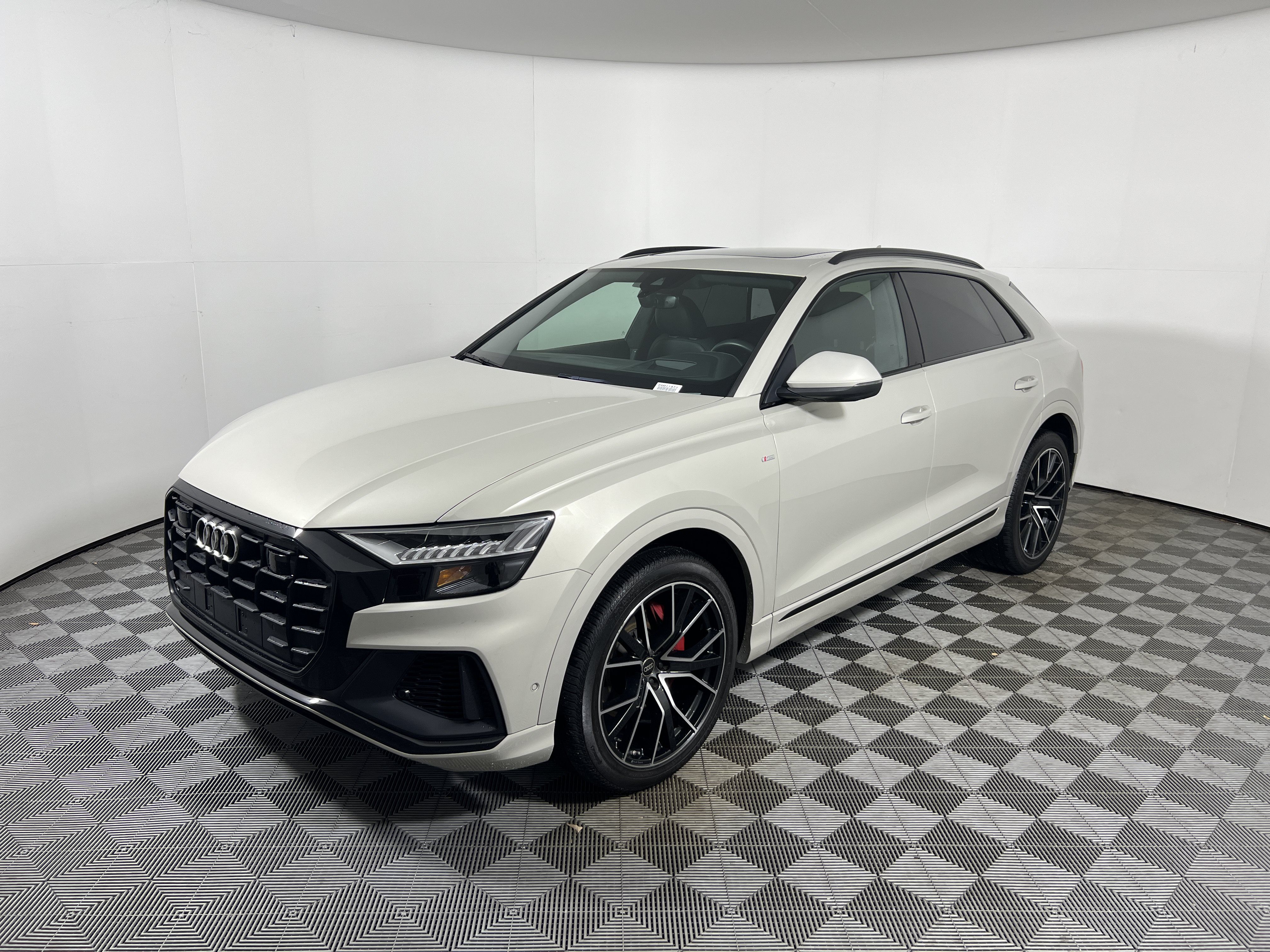 Used 2023 Audi Q8 Prestige AWD/4WD image 9
