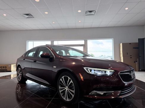 Used 2018 Buick Regal Essence w/ Driver Confidence Package #1 FWD image 9