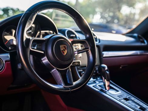 Used 2017 Porsche 718 Boxster RWD image 22