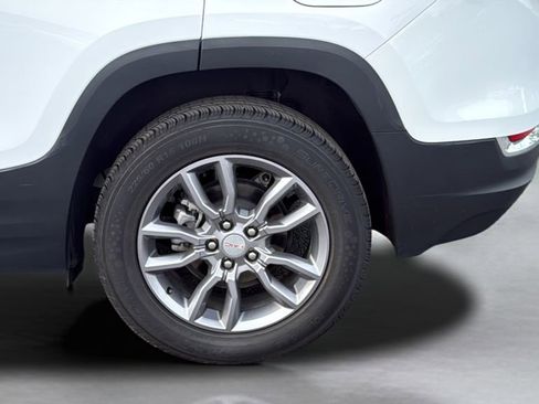 Used 2024 GMC Terrain SLT image 23