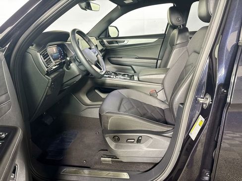 Certified 2024 Volkswagen Atlas Cross Sport SE image 11