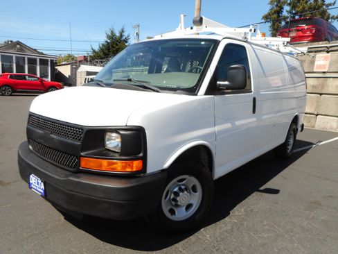Used 2016 Chevrolet Express 2500 RWD image 3