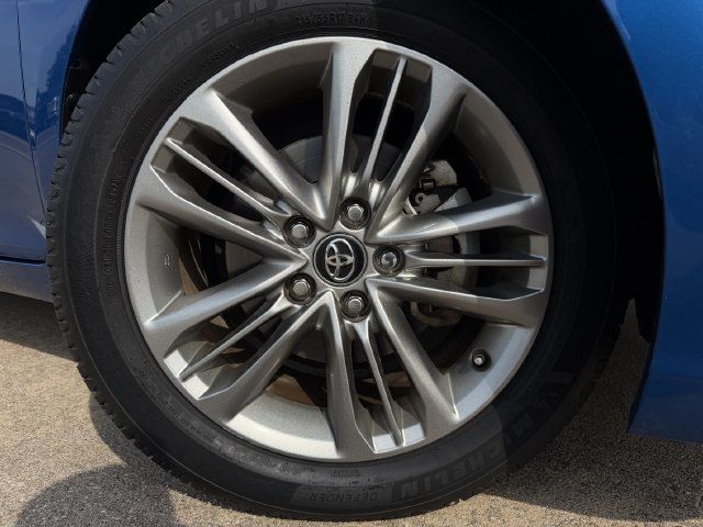 Used 2017 Toyota Camry SE w/ Moonroof Package FWD image 9