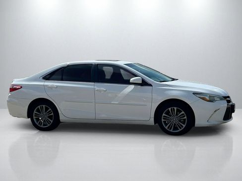 Used 2017 Toyota Camry SE image 4