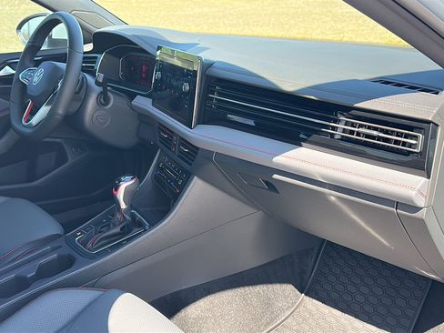 Used 2025 Volkswagen Jetta GLI Autobahn FWD image 22