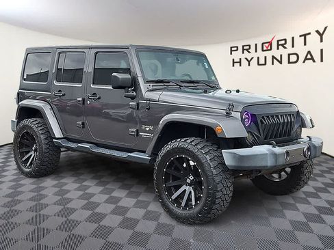 Used 2016 Jeep Wrangler Unlimited Sahara w/ Connectivity Group AWD/4WD image 3