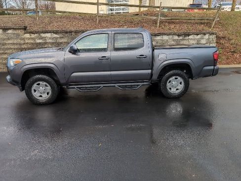 Used 2022 Toyota Tacoma SR image 6