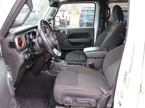 Used 2023 Jeep Gladiator Mojave w/ Cold Weather Group AWD/4WD image 9