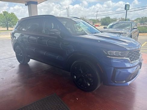 Used 2023 Kia Sorento SX AWD/4WD image 3