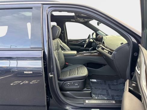 Used 2024 Cadillac Escalade ESV Sport Platinum image 15