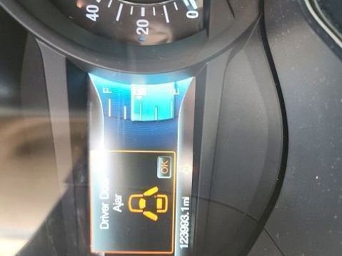 Used 2019 Ford Fusion Titanium image 2