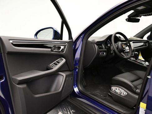 Certified 2026 Porsche Macan AWD/4WD image 40