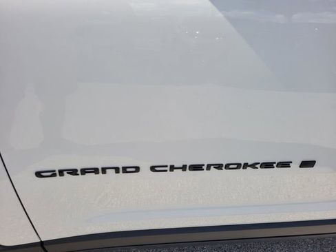 New 2025 Jeep Grand Cherokee Altitude RWD image 3