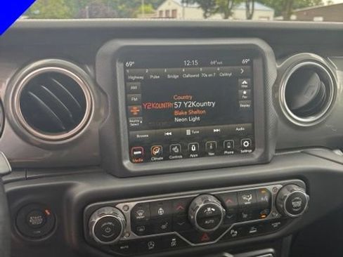Used 2021 Jeep Wrangler Unlimited Sahara w/ Uconnect 4C Nav & Sound Group AWD/4WD image 20