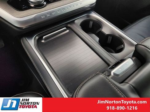 Used 2025 Ford Expedition Platinum AWD/4WD image 20