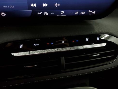 Used 2025 Buick Enclave Preferred image 16