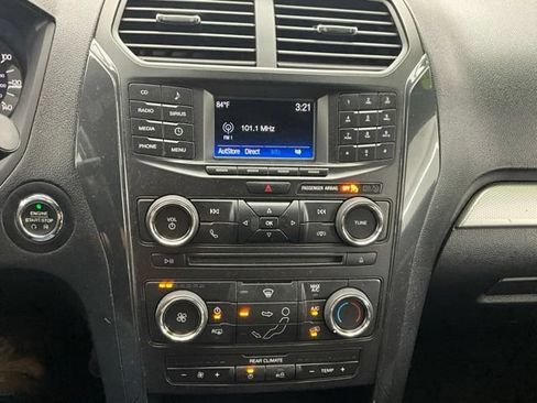 Used 2017 Ford Explorer XLT FWD image 10
