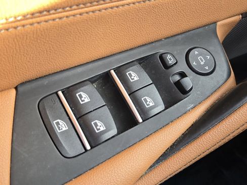 Used 2023 BMW 530i xDrive w/ Premium Package image 27