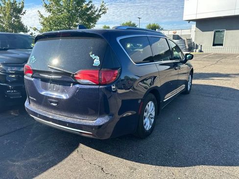 Used 2018 Chrysler Pacifica Touring-L Plus FWD image 4