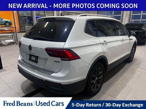 Used 2023 Volkswagen Tiguan SE w/ Panoramic Sunroof Package image 4