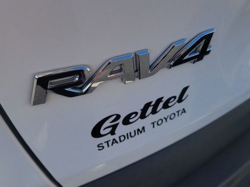 Used 2022 Toyota RAV4 XLE image 5