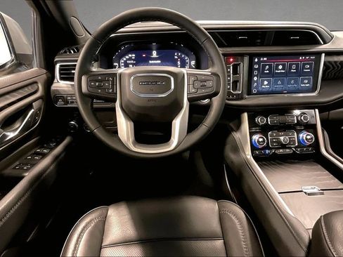 Used 2024 GMC Yukon Denali AWD/4WD image 9