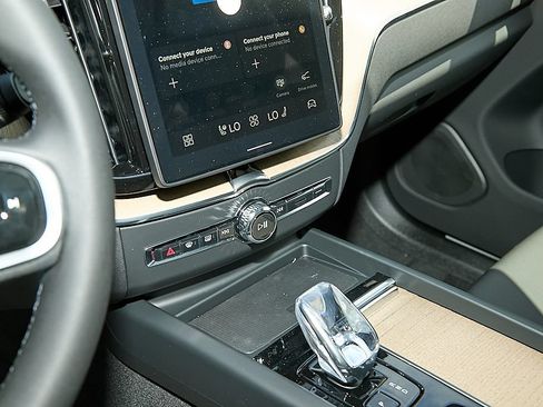 New 2026 Volvo XC60 B5 Plus w/ Climate Package AWD/4WD image 15