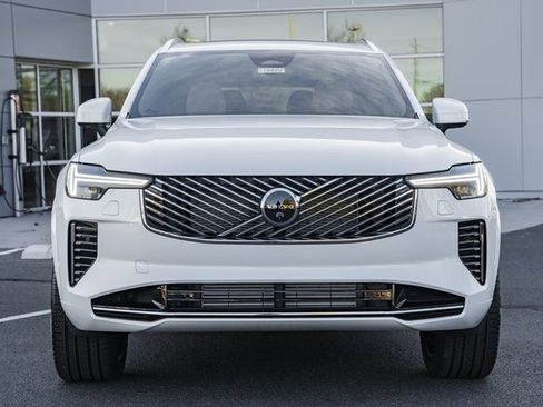 New 2026 Volvo XC90 T8 Plus image 2