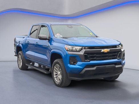 Used 2023 Chevrolet Colorado LT w/ LT Convenience Package II RWD image 9