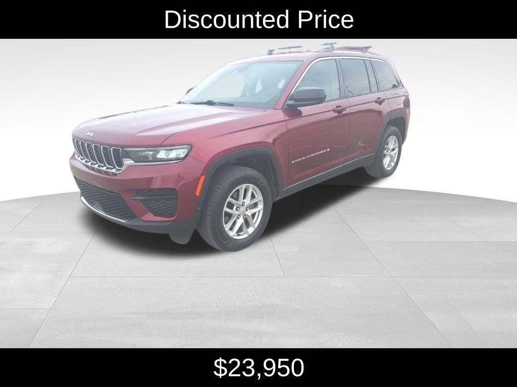 Used 2023 Jeep Grand Cherokee Laredo w/ Trailer Tow Prep Group (B) AWD/4WD image 3