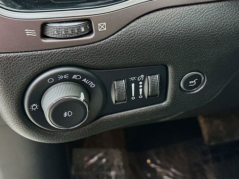 Certified 2022 Jeep Cherokee Limited image 17