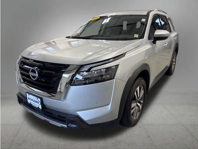 Used 2025 Nissan Pathfinder SL