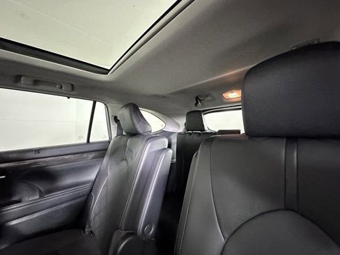 Used 2023 Toyota Highlander Platinum image 18