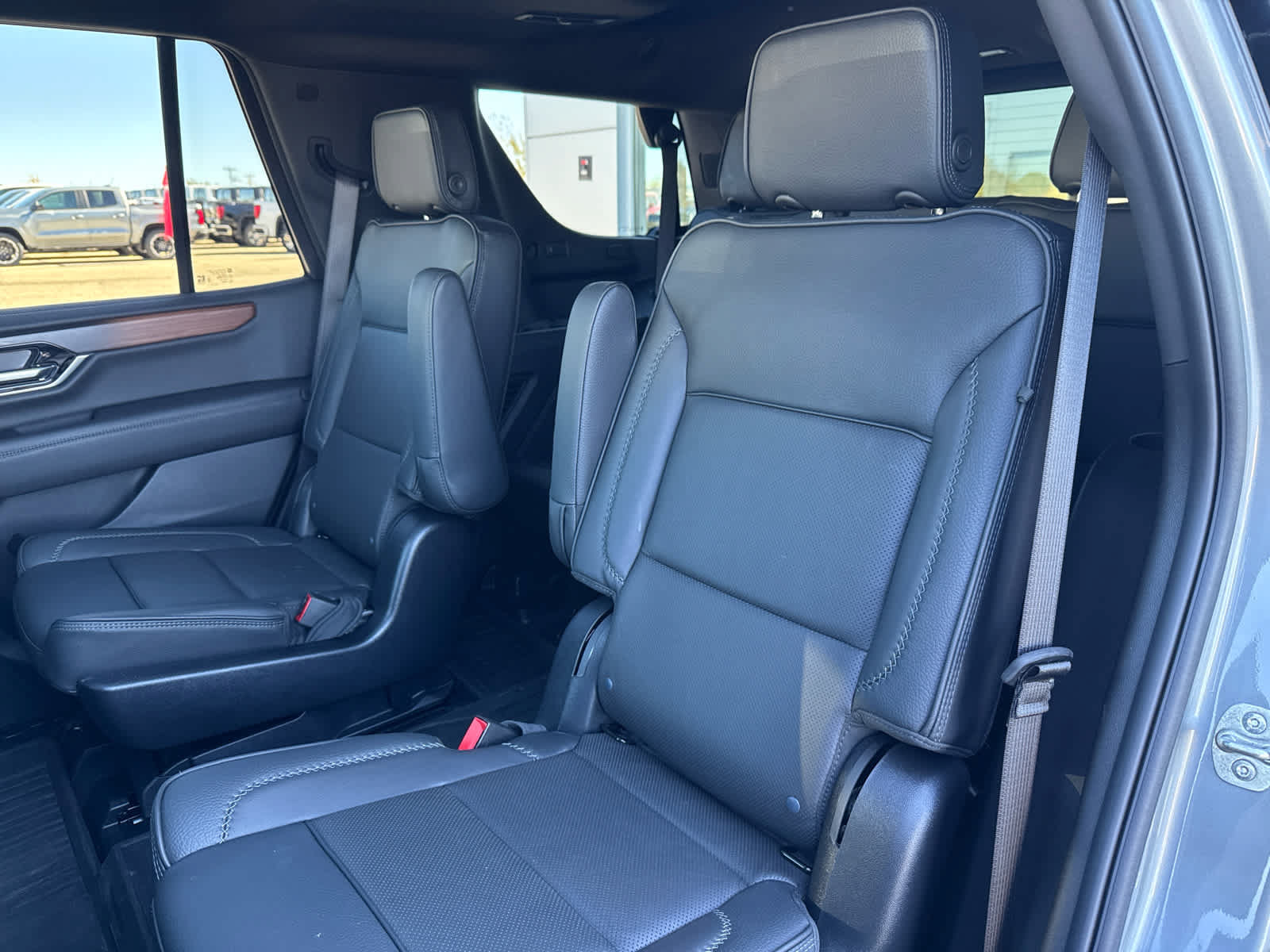 Used 2025 GMC Yukon Denali w/ Denali Reserve Package AWD/4WD image 17