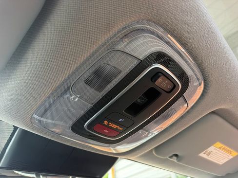 Used 2025 Hyundai Elantra Limited FWD image 29
