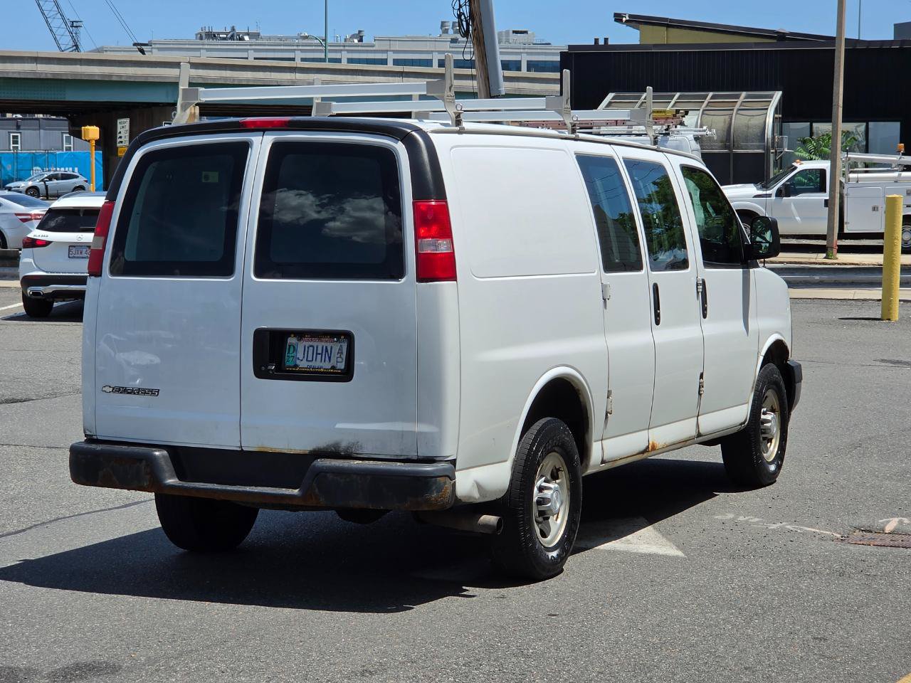 Used 2017 Chevrolet Express 2500 RWD image 7