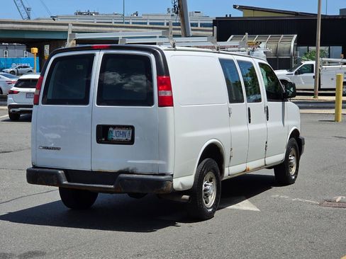 Used 2017 Chevrolet Express 2500 RWD image 7